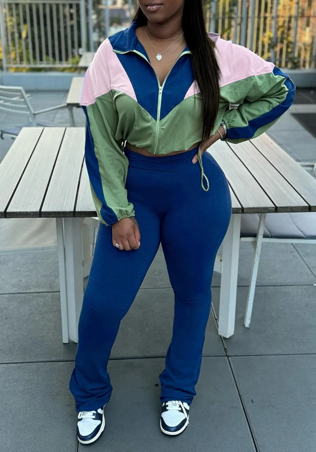 DINGANG Women's 2 Piece Sweatsuit Outfits Color Block Zip Up Cropped Jackets Flare Legging Pant Tracksuit Set
